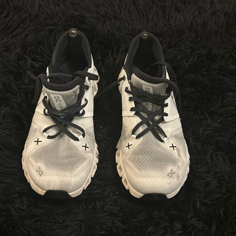 ON CLOUD X 3 SNEAKERS Women’s size 9
